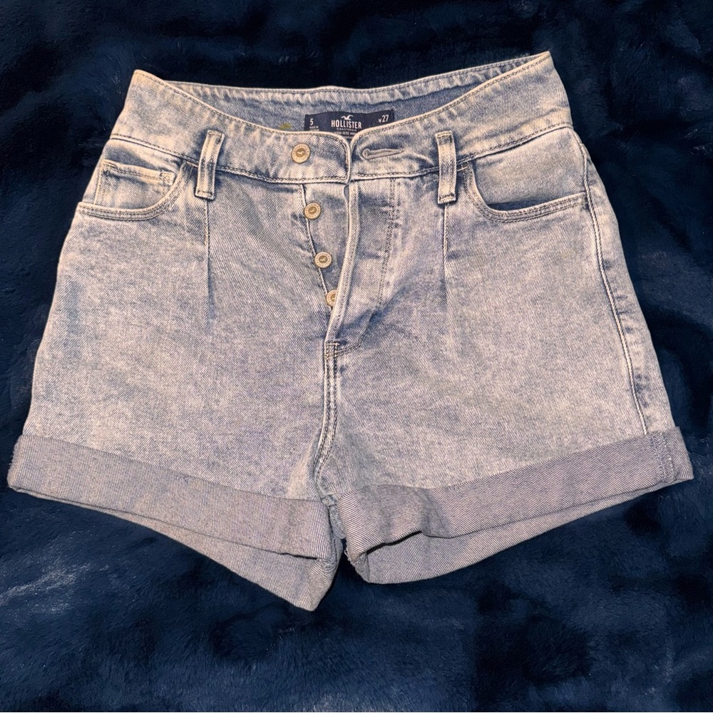 Hollister Juniors Size 5/27 - ultra high-rise mom short 3” vintage stretch